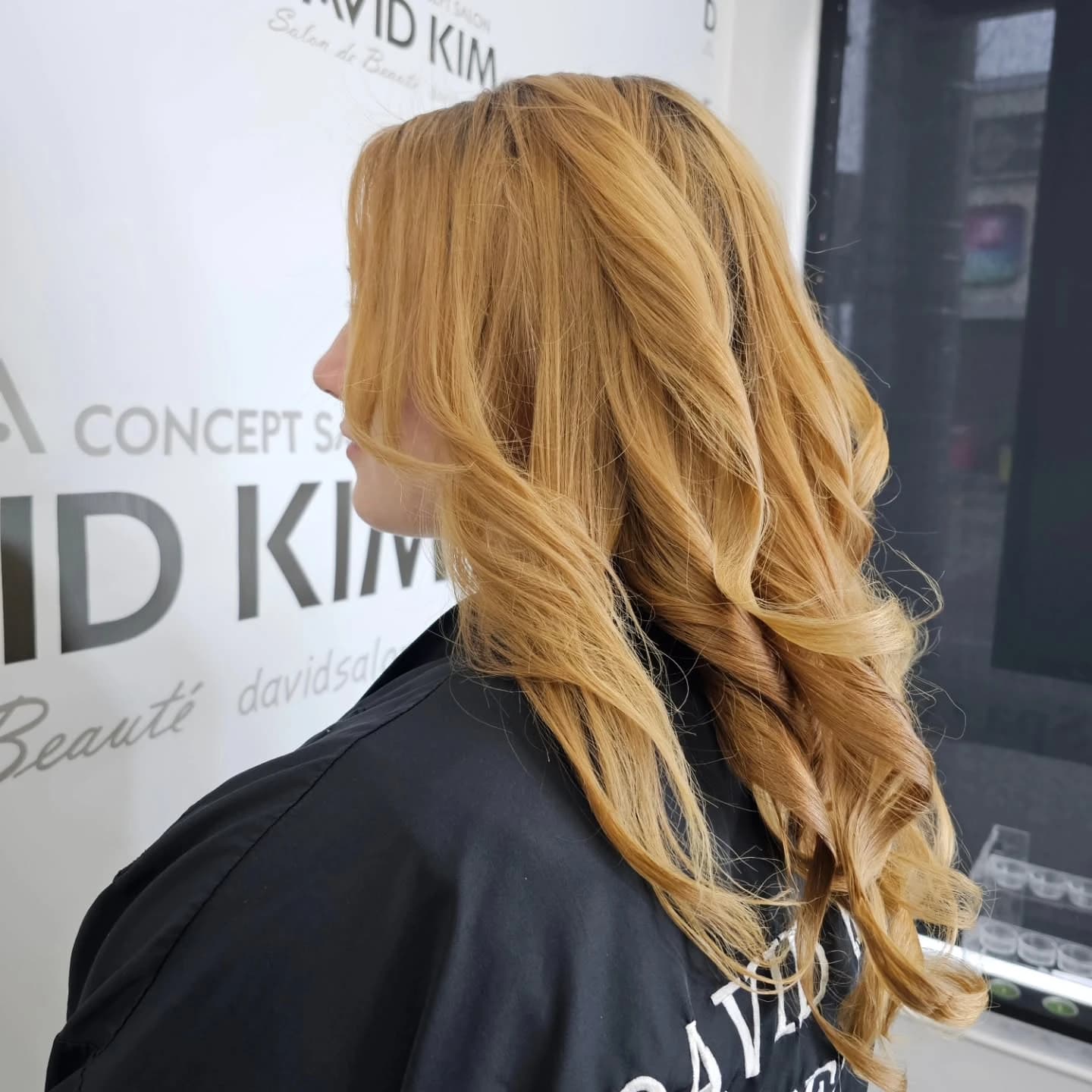 Blonde wavy hair styling